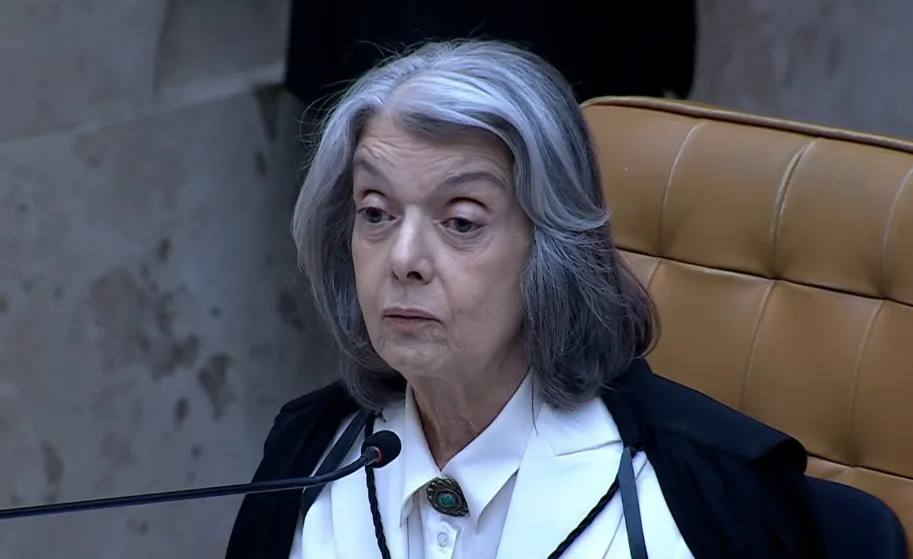 Ministra do STF Cármen Lúcia vota em Belo Horizonte no primeiro turno